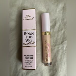 Too Faced Born This Way Ethereal Light Illuminating Smoothing Concealer